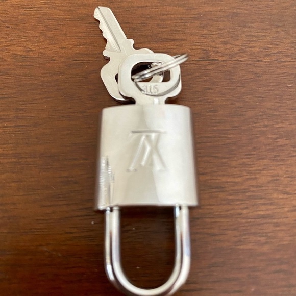 Louis Vuitton Rare Silver Lock & Two Keys #315 – Collectible LV Access - Picture 3 of 4